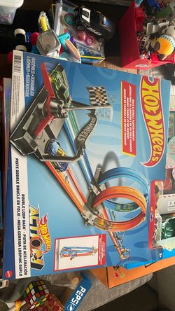 Hot Wheels Double Loop Dash For Kids Playset Race Track 12 Feet + 2 Basic Car