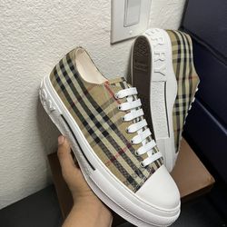 Burberry Shoe 