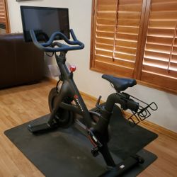 Peleton Bike, Mat - Excellent - Las Vegas, NV