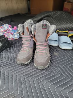 Women's Winter Boots (Size 40/ US 8)