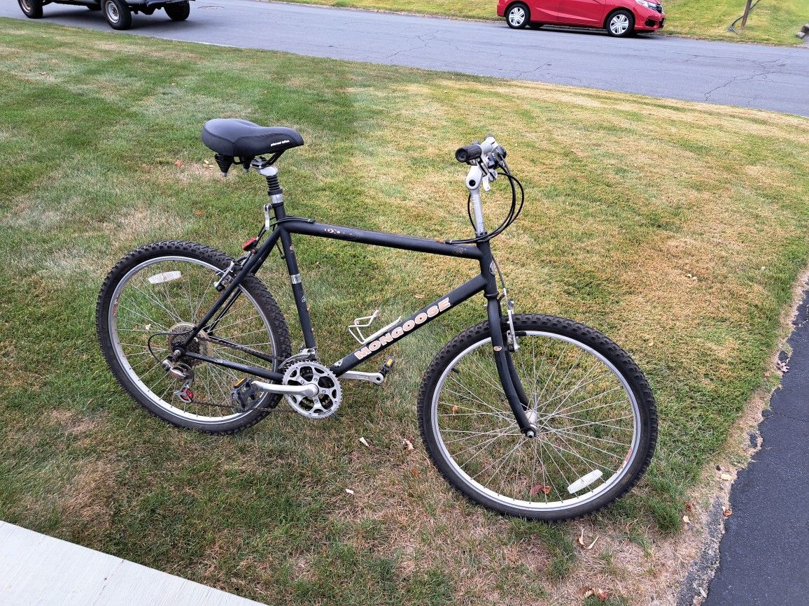 Twenty one speed mongoose mountain bike