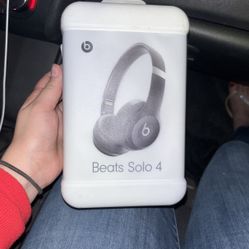 Beats Solo 4 