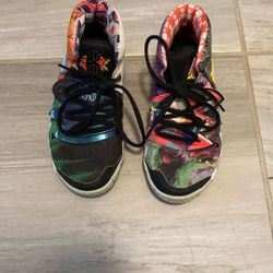 KYBRID S2 Boys Size 2y Nike Basketball Shoes Kyrie Irvin