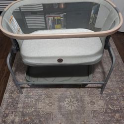 Maxi-Cosi Iora Bedside Bassinet