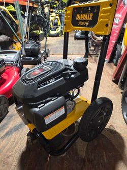 DEWALT GAS 3100 PSI PRESSURE WASHER WITH HONDA ENGINE