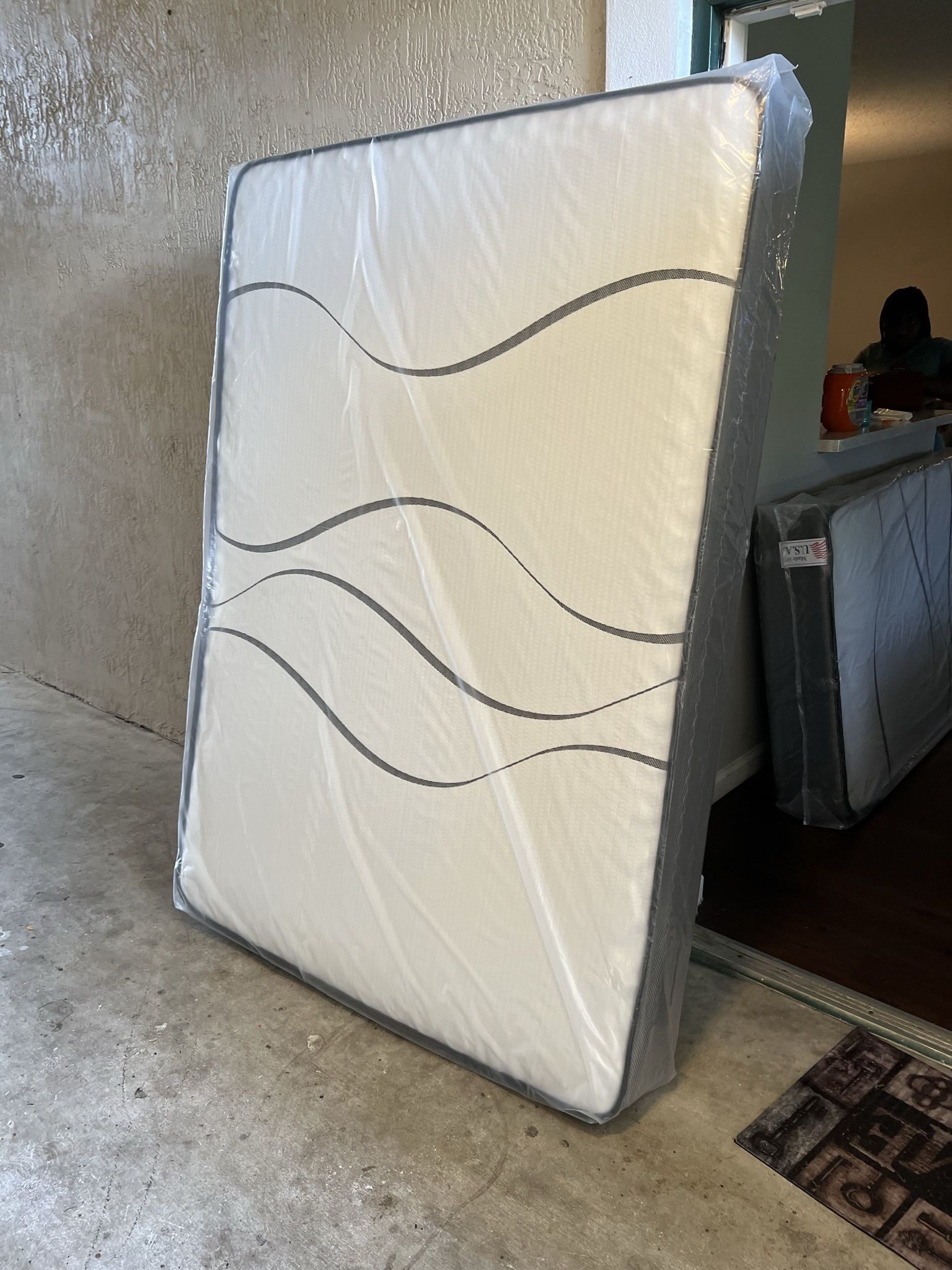 Mattresses: twin full  queen regular  Colchon Nuevo Colchones plush or pillow top available cama bed mattress