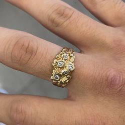 14k Gold 5 Grams Engraved Dimond’s