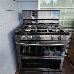 Samsung Gas Duo Range and Microwave Black Stainless Steel