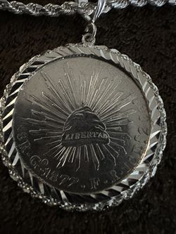 300$ Bincel Y Moneda De 8 Reales Y Cadena Todo De Plata 