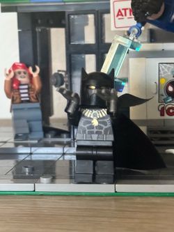 Black panther minifigure