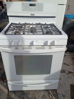 Estufa de gas buena y limpia todo travaja perfecto