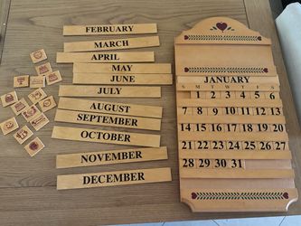 Vintage wood perpendicular calendar