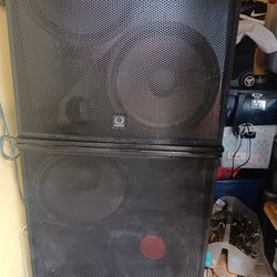 Dual 15 inches subwoofer DJ speaķers