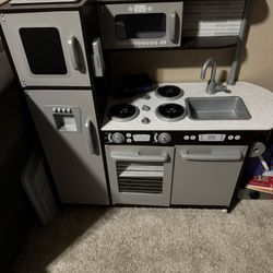 Toy Kitchen W/ Bin Of Food And Many Accessories 