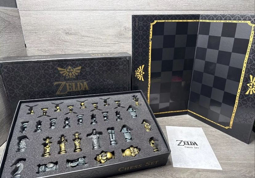 USAOPOLY The Legend of Zelda Chess Set