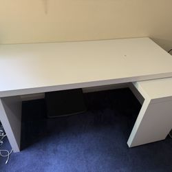 Desk With Extended Arm