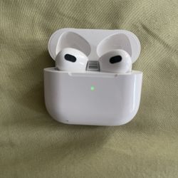 *Slightly Used* AirPods 3rd Generation 
