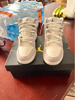 Jordan 1s mid