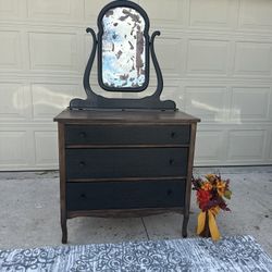 Vintage Vanity- beautifully Refinished! 
