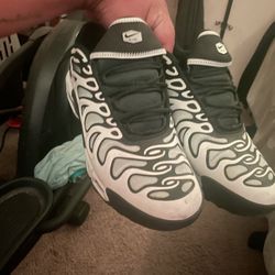 Nike Air Max Plus Drift (Black/White) 10.5 US men  Good condition, very clean inside Only worn Like 5 Times 