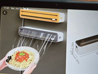 Plastic wrap dispenser