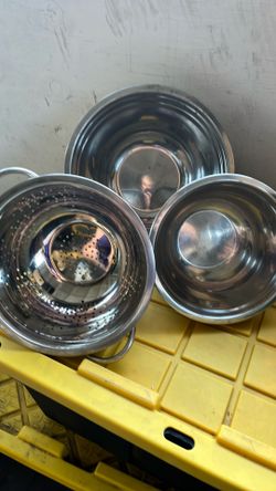 Metal mixing bowls pick up only