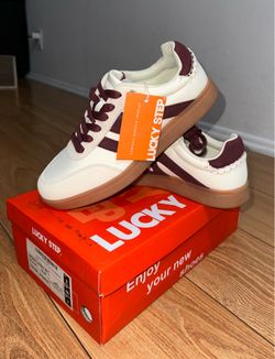 Lucky Step Casual Sneakers – New in Box