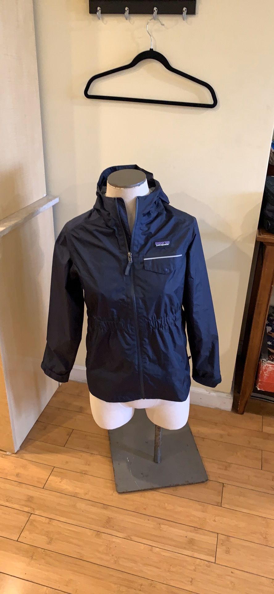New Patagonia torrent shell jacket girl