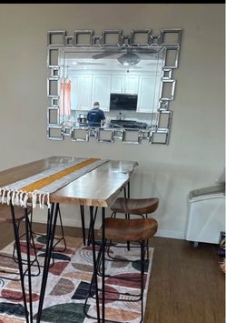 Large mirrored mirror