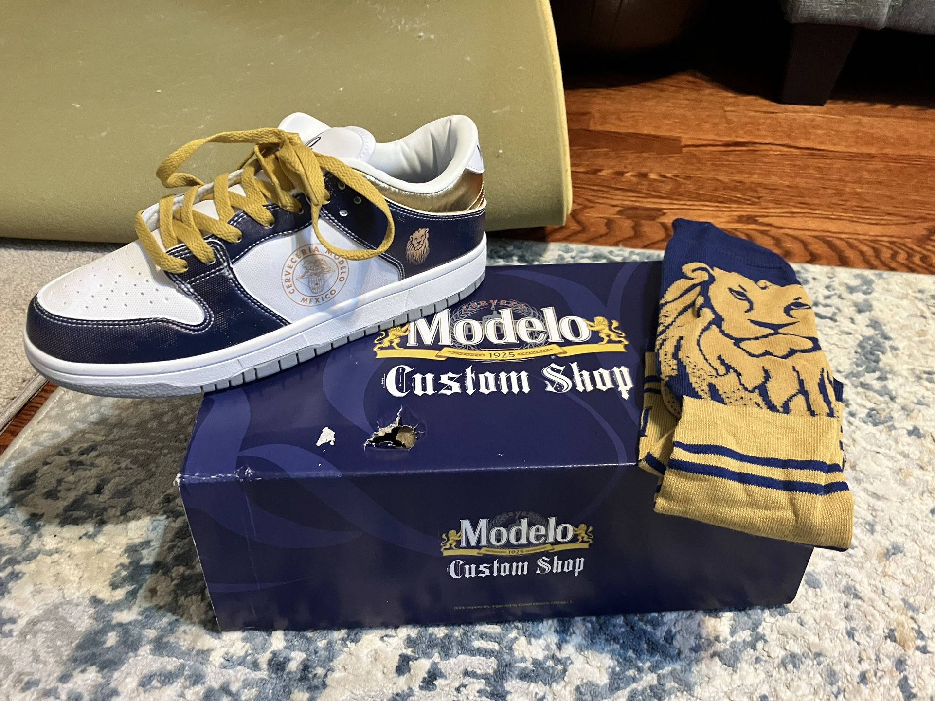Modelo Beer Shoes With Socks