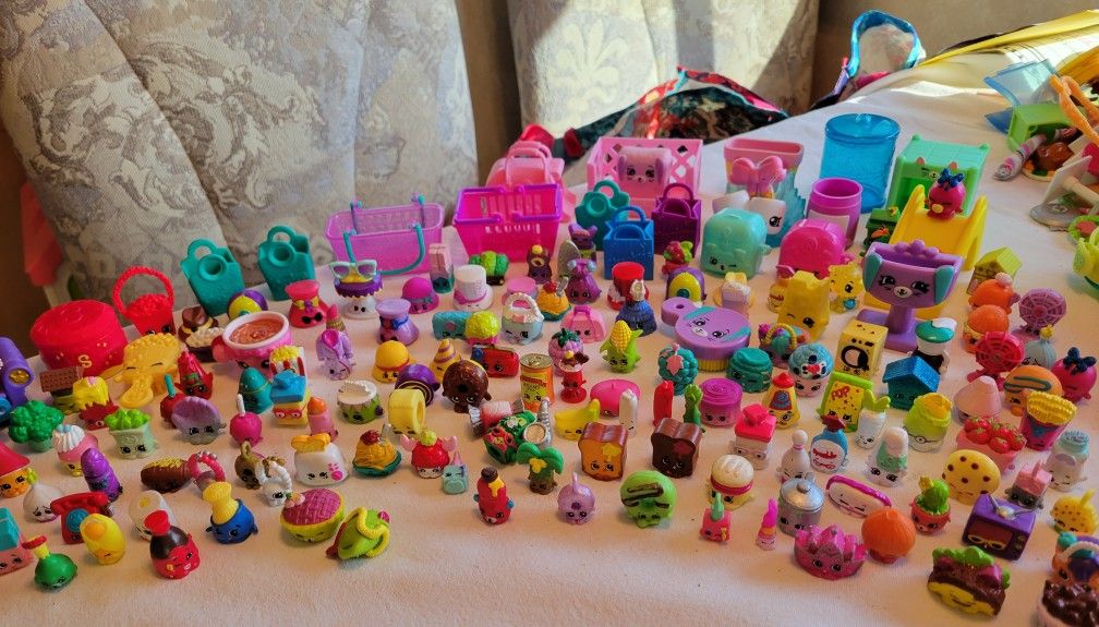 Shopkins Collectors Case for Sale in Foster City, CA - OfferUp