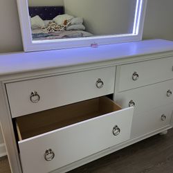 White Dresser With Mirror And Night Stand 