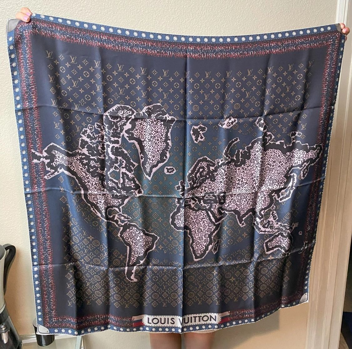 LOUIS VUITTON World Map 100% Silk Scarf 35”x35” LV Monogram Navy Blue