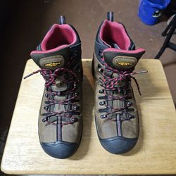 KEEN SAFETY BOOTS NEW CONDITION. SIZE 12 WIDE