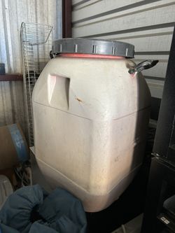 Huge Water 💧 Jug Bottle Camping 🏕️ Hurricane Prep Etc