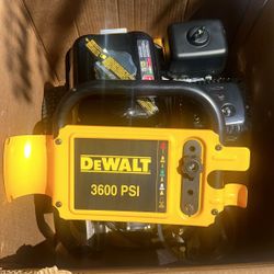 DEWALT 3600 PSI 2.5 GPM Cold Water Gas Professional Pressure Washer with HONDA GX200 Engine