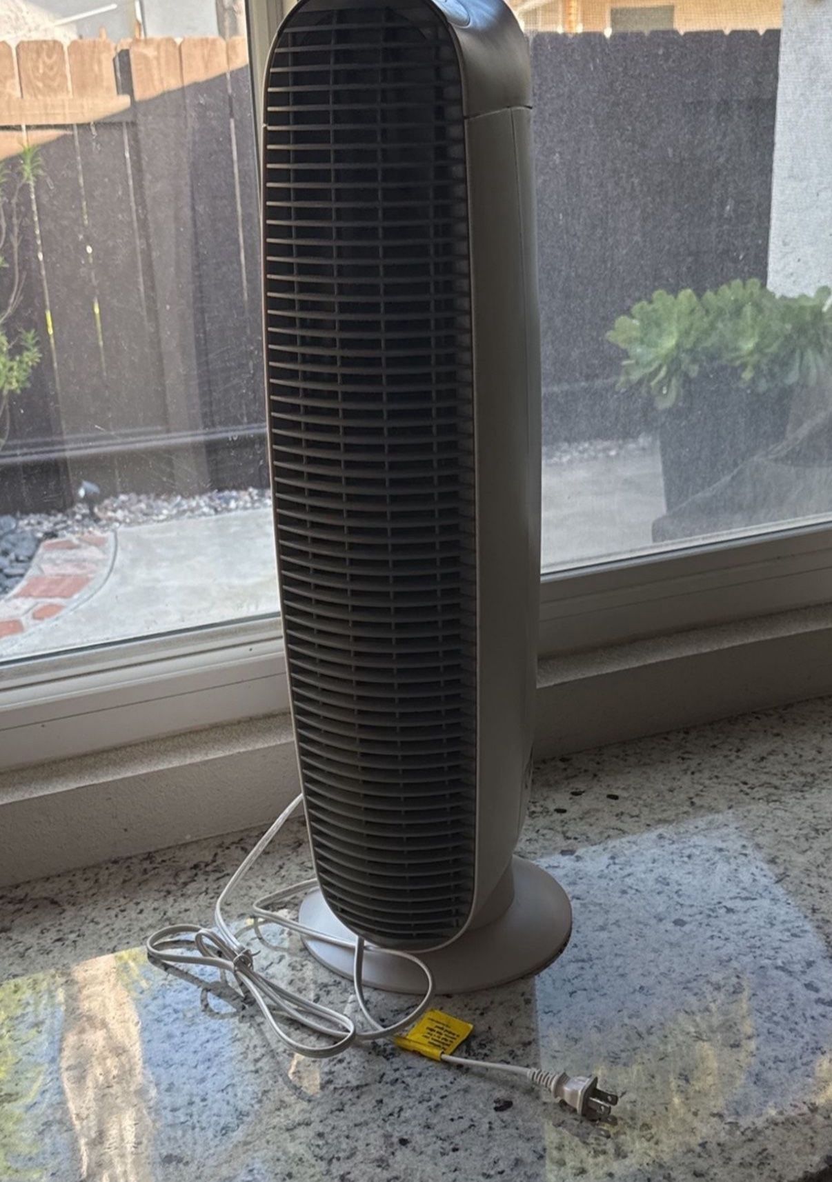 Honeywell 27” Tower Fan 3 Speeds, Non-oscillating - Works Great