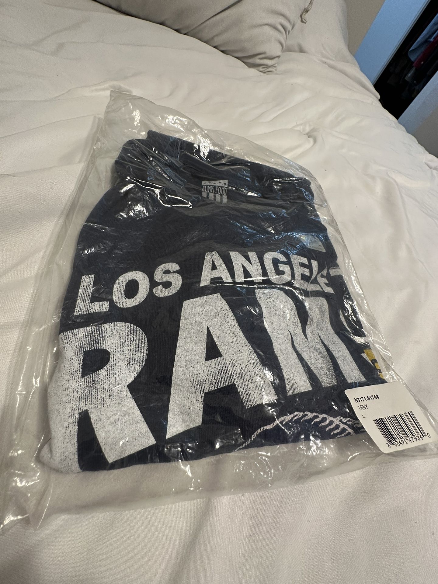 Los Angeles Rams Long sleeve LARGE (NEW)