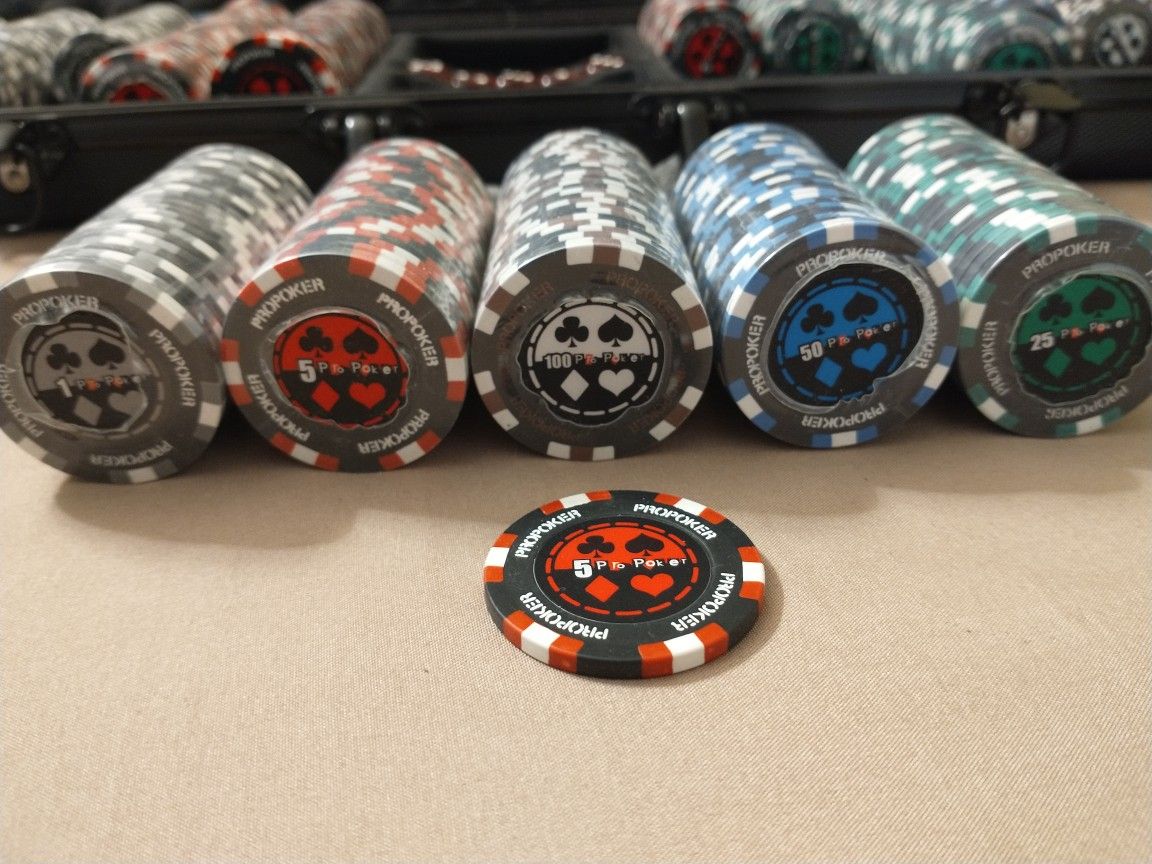 Pro Poker 500 Poker Chips Set Brand NEW