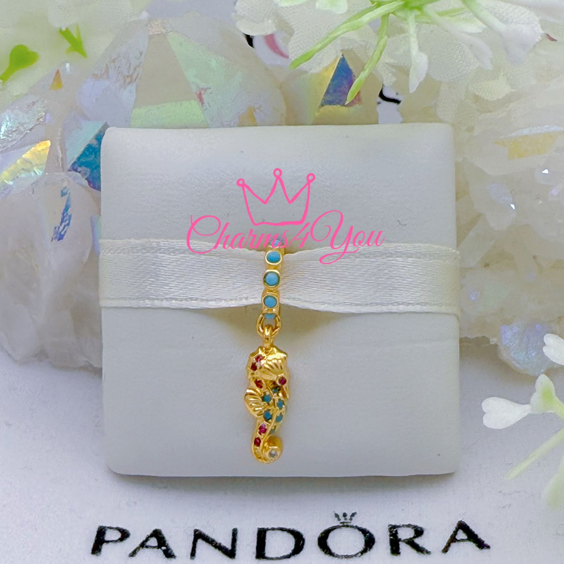 Adorable Charm 925 silver for Pandora moments bracelet.