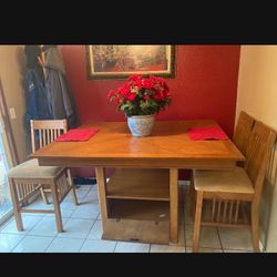 Beautiful 6 Chair Dining room table with Extension 
