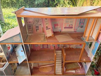 Free dollhouse needs repair