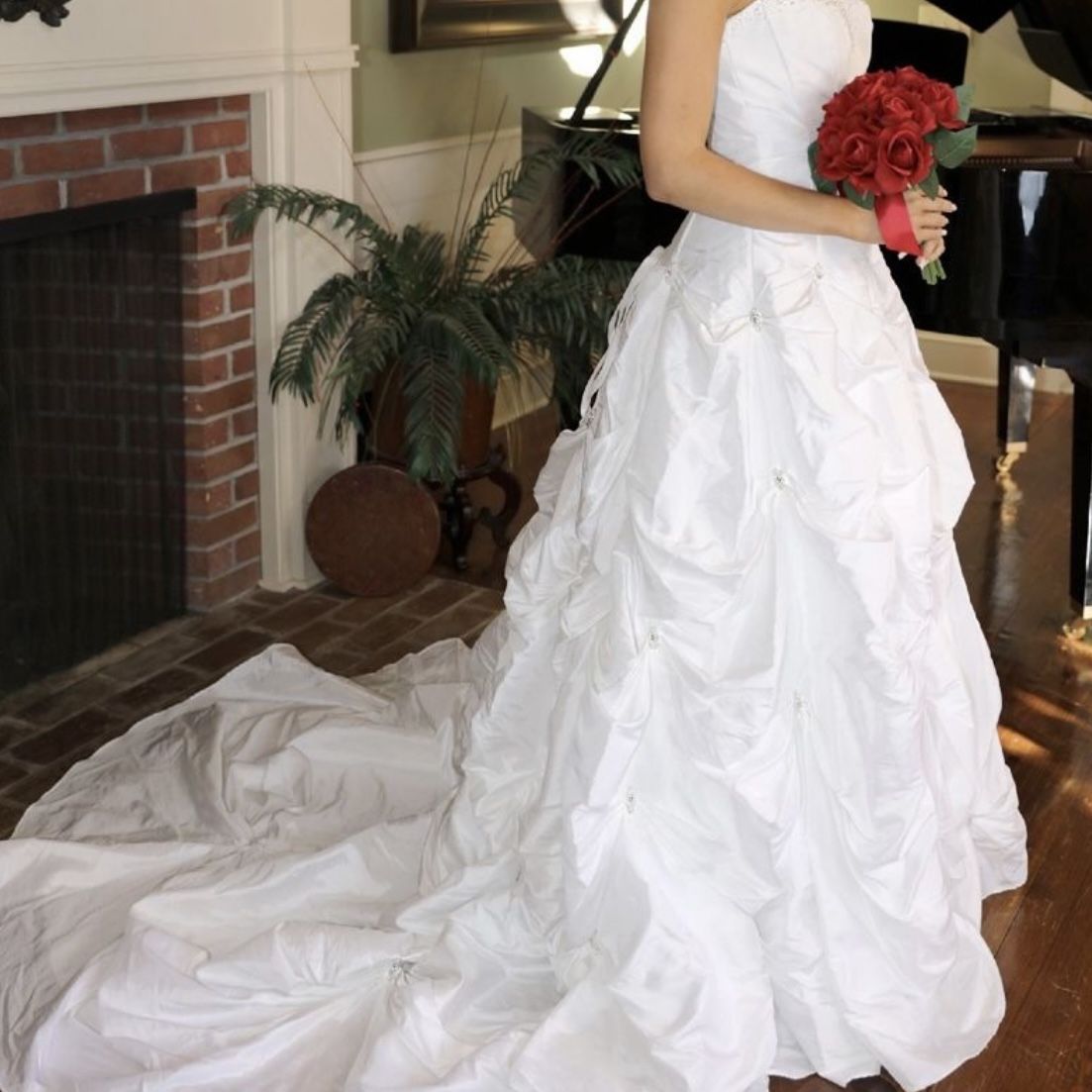 David's Bridal Sweet heart Style Strapless Wedding Dress Size 4
