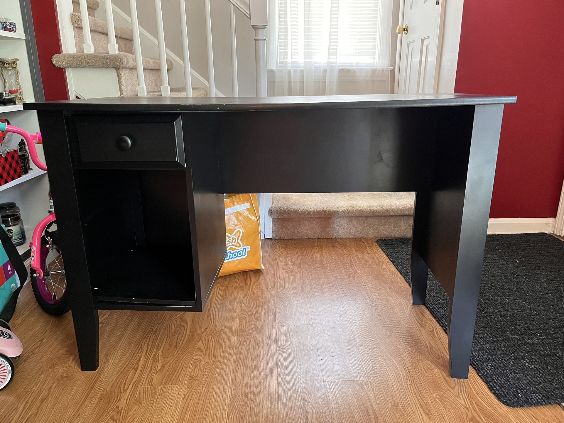 Black Desk