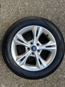 Ford Focus wheel rim and tire