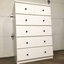 White MALM 6-Drawer Ikea Dresser w/ Black Knobs for Sale in San Jose, CA -  OfferUp