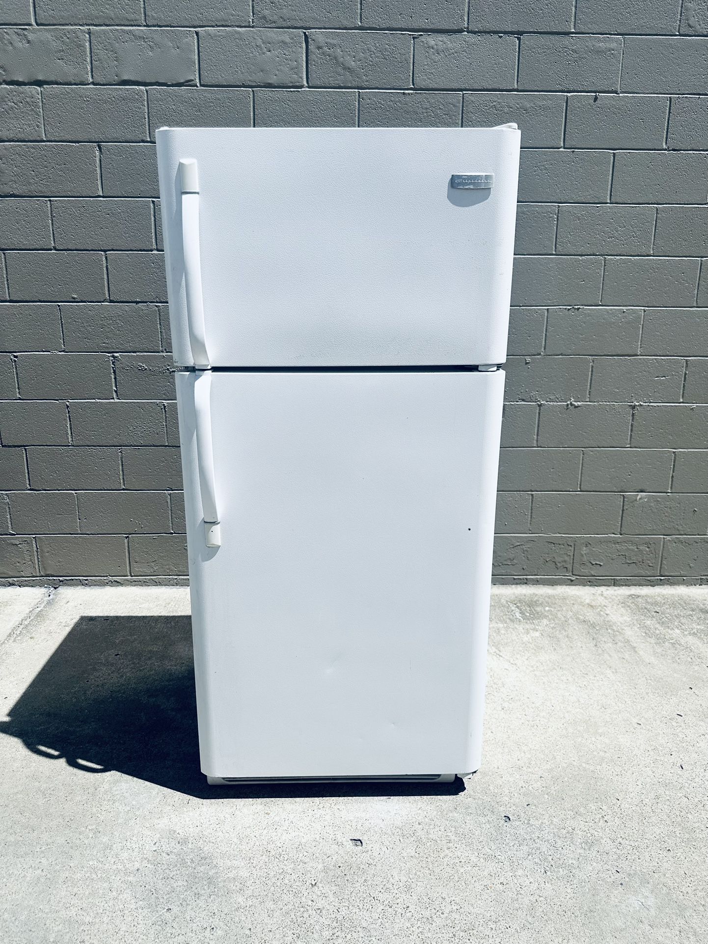 Refrigerator Works Perfectly! 30 Inches Wide Frigidaire Top Freezer Delivery Available! Warranty Available*