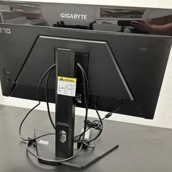 GIGABYTE M27Q 27" 165Hz 1440P Gaming Monitor 2560x1440 SS IPS 0.5ms HDR