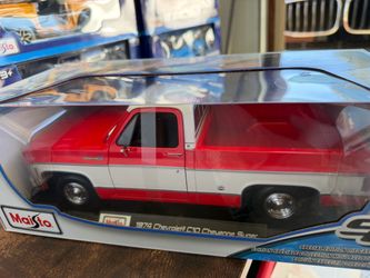 Toy Chevy c10 toy truck 1/18 new