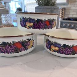 Vintage Cornucopia Nesting Bowls